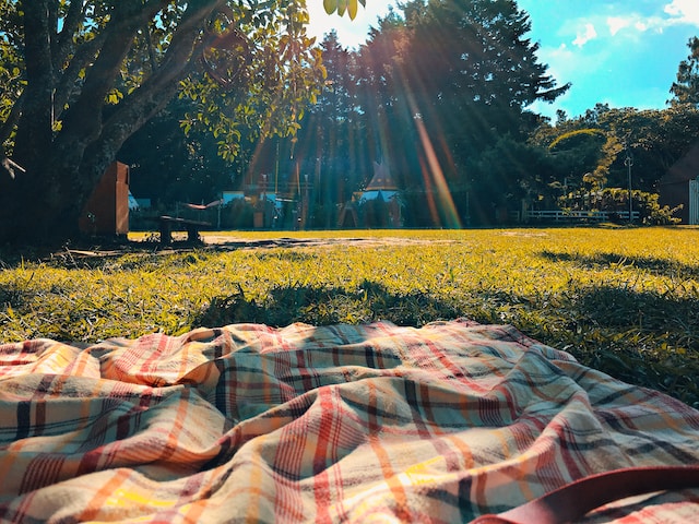 Препоръчителен списък за лятната ваканция Photo by Jennie Clavel on Unsplash