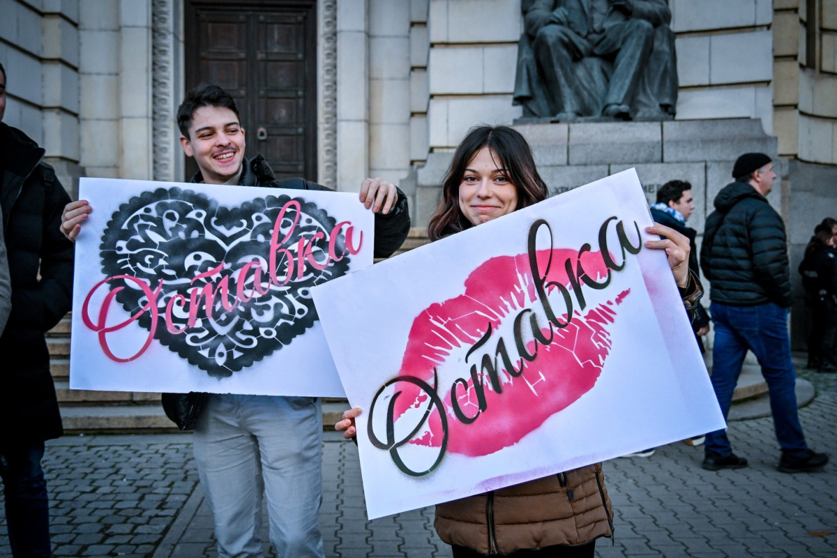 Правителството подаде оставка след масови протести