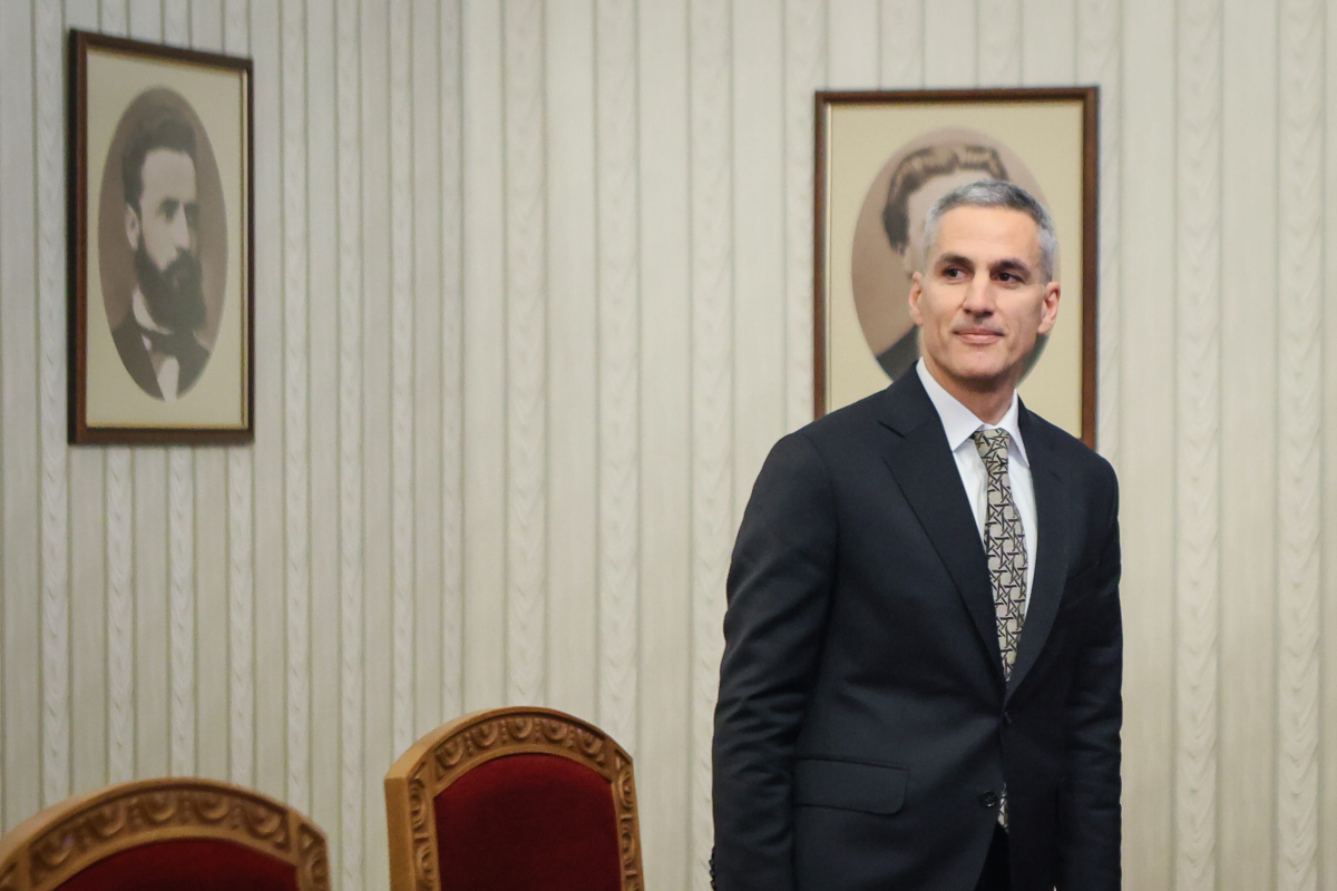 България има служебно правителство. Какво означава това?